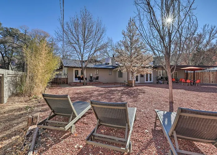 Hot Tub & Fire Pit: Oasis! Holiday home *