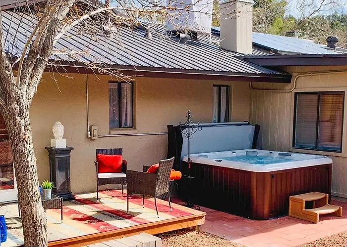 Hot Tub & Fire Pit: Oasis!